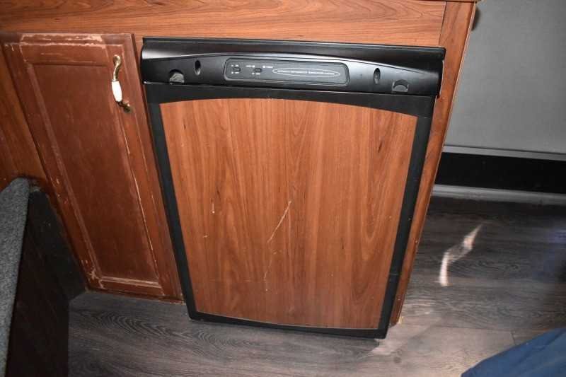 2006 Exiss 7407LQ 4 Horse Trailer with 7' Short Wall - Image 12