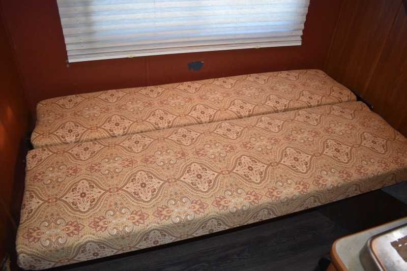 2006 Exiss 7407LQ 4 Horse Trailer with 7' Short Wall - Image 14