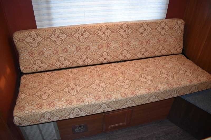 2006 Exiss 7407LQ 4 Horse Trailer with 7' Short Wall - Image 13