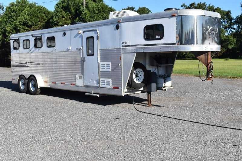 2006 Exiss 7407LQ 4 Horse Trailer with 7' Short Wall - Image 4