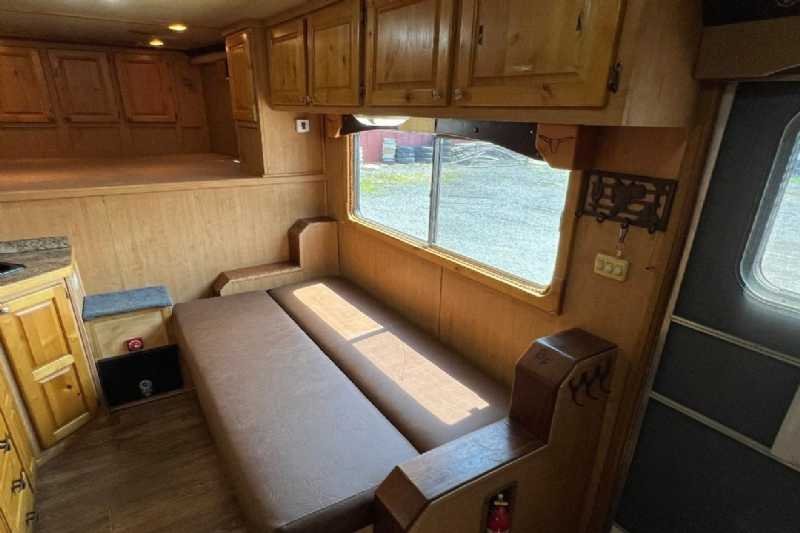 2006 Featherlite 8412LQ 4 Horse Trailer with 12' Short Wall - Image 17