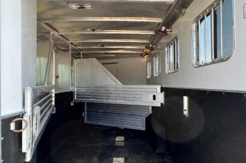 2006 Featherlite 8412LQ 4 Horse Trailer with 12' Short Wall - Image 9