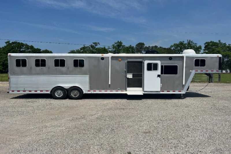 2006 Featherlite 8412LQ 4 Horse Trailer with 12' Short Wall - Image 2