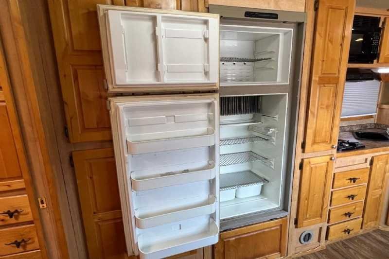 2006 Featherlite 8412LQ 4 Horse Trailer with 12' Short Wall - Image 19