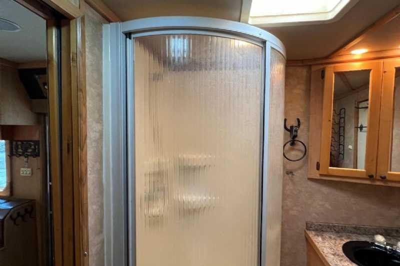 2006 Featherlite 8412LQ 4 Horse Trailer with 12' Short Wall - Image 24