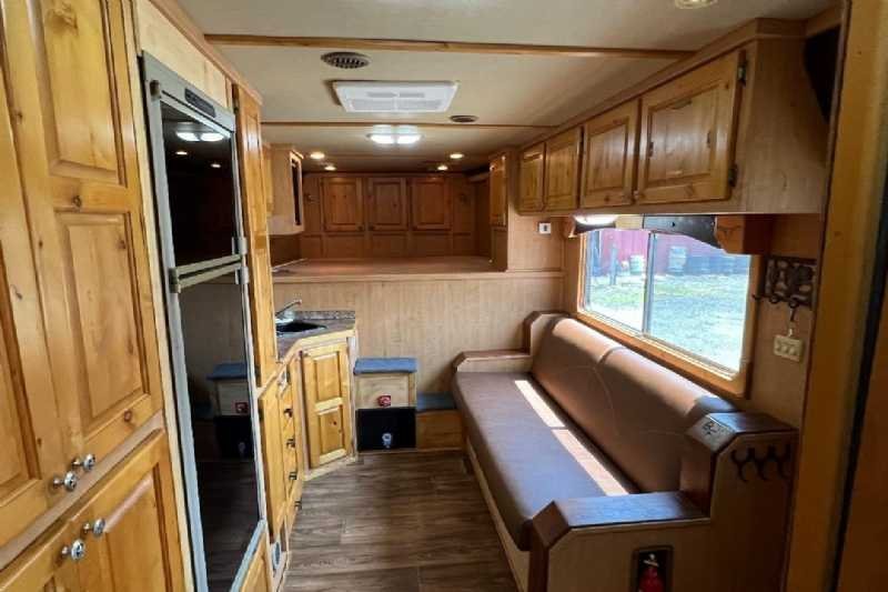 2006 Featherlite 8412LQ 4 Horse Trailer with 12' Short Wall - Image 13