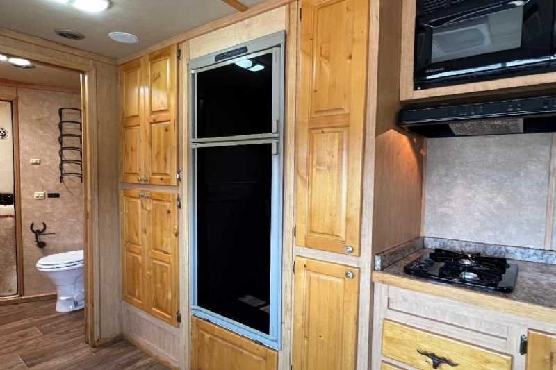 2006 Featherlite 8412LQ 4 Horse Trailer with 12' Short Wall - Image 18