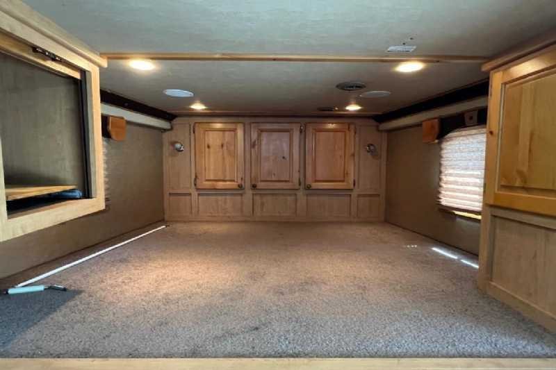 2006 Featherlite 8412LQ 4 Horse Trailer with 12' Short Wall - Image 14