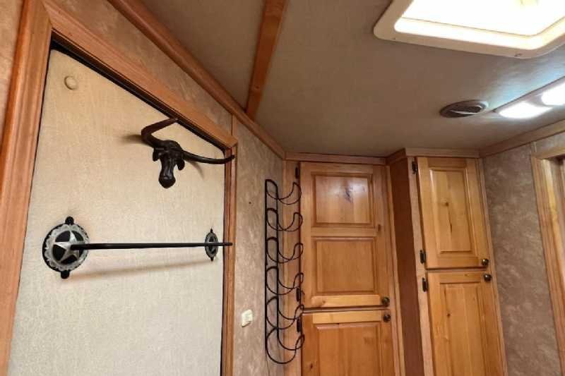 2006 Featherlite 8412LQ 4 Horse Trailer with 12' Short Wall - Image 28