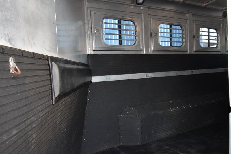 2008 C and C Trailers 4 Horse Bumper Horse Trailer - Image 7