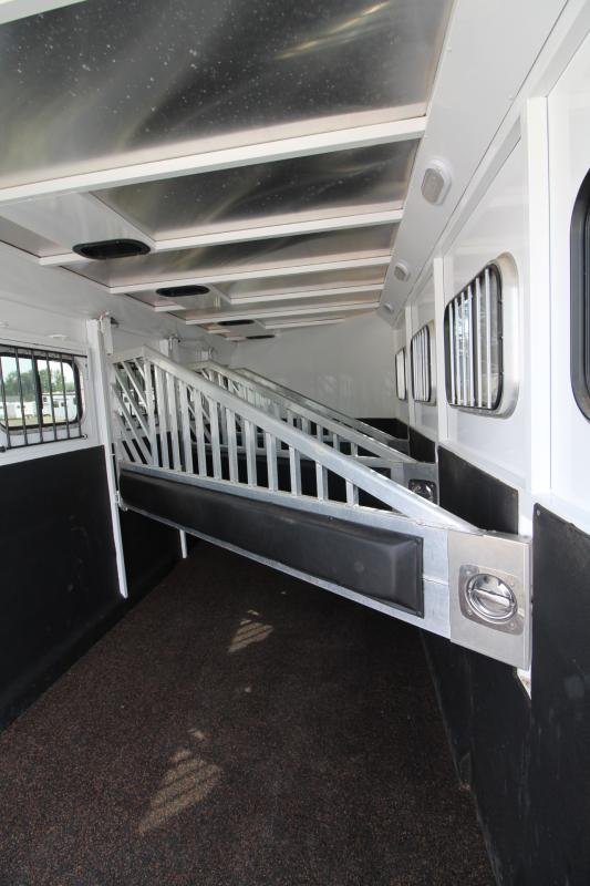 2019 Trails West Manufacturing Classic II 4 Horse Trailer - Image 8