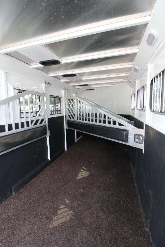 2019 Trails West Manufacturing Classic II 4 Horse Trailer - Image 9