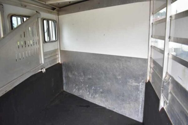 2012 CM 3HBP 3 Horse Trailer - Image 7