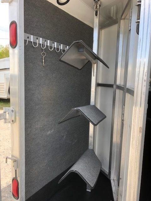 2010 Merhow 3 Horse Slant Load Bumper Pull - Image 3