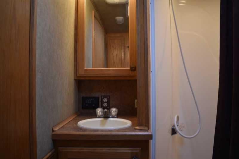 2006 Platinum 8410LQ 4 Horse Trailer with 9' Short Wall - Image 16