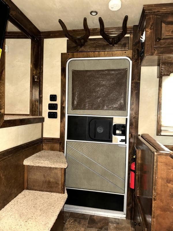 2011 Platinum Coach 4 Horse 15 SW Rear Load Horse Trailer - Image 18