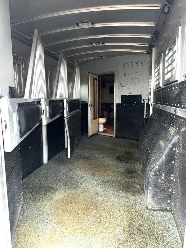 2011 Platinum Coach 4 Horse 15 SW Rear Load Horse Trailer - Image 10