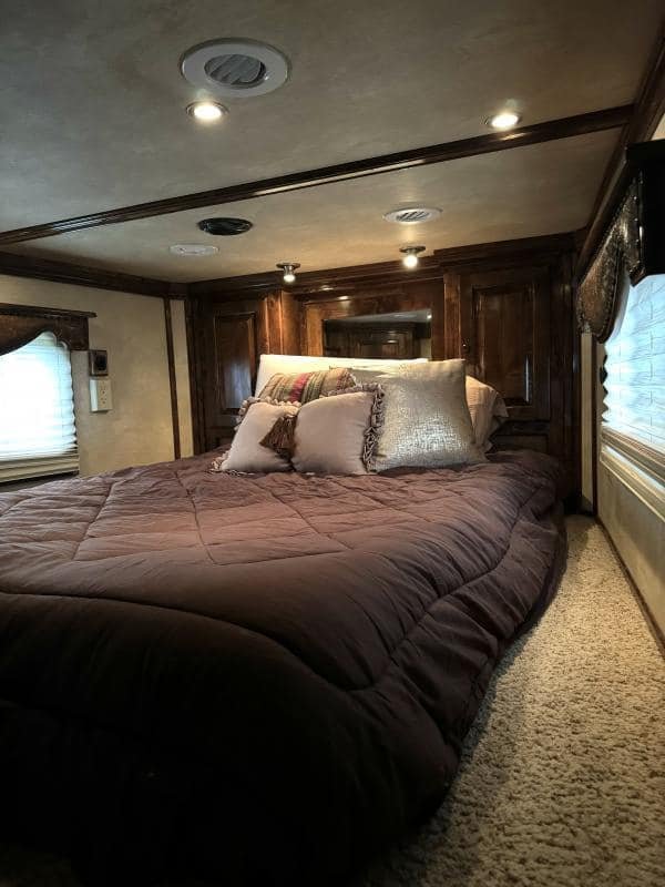 2011 Platinum Coach 4 Horse 15 SW Rear Load Horse Trailer - Image 13