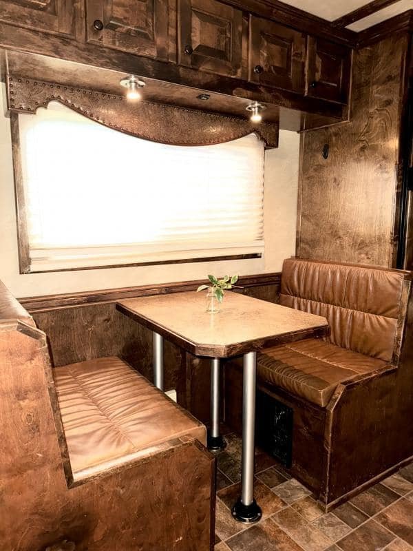 2011 Platinum Coach 4 Horse 15 SW Rear Load Horse Trailer - Image 17