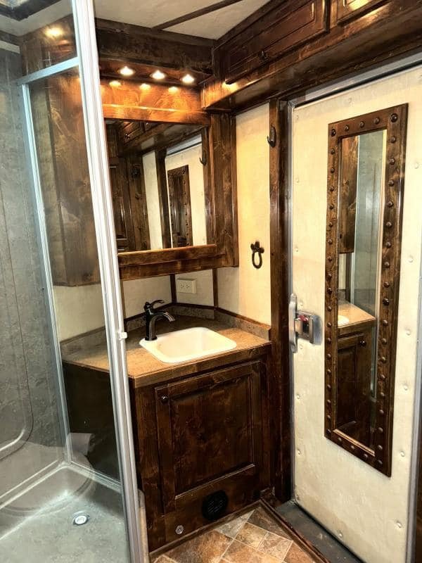 2011 Platinum Coach 4 Horse 15 SW Rear Load Horse Trailer - Image 21