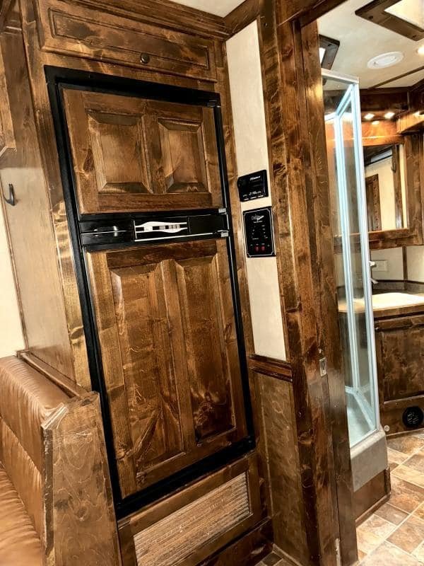 2011 Platinum Coach 4 Horse 15 SW Rear Load Horse Trailer - Image 20