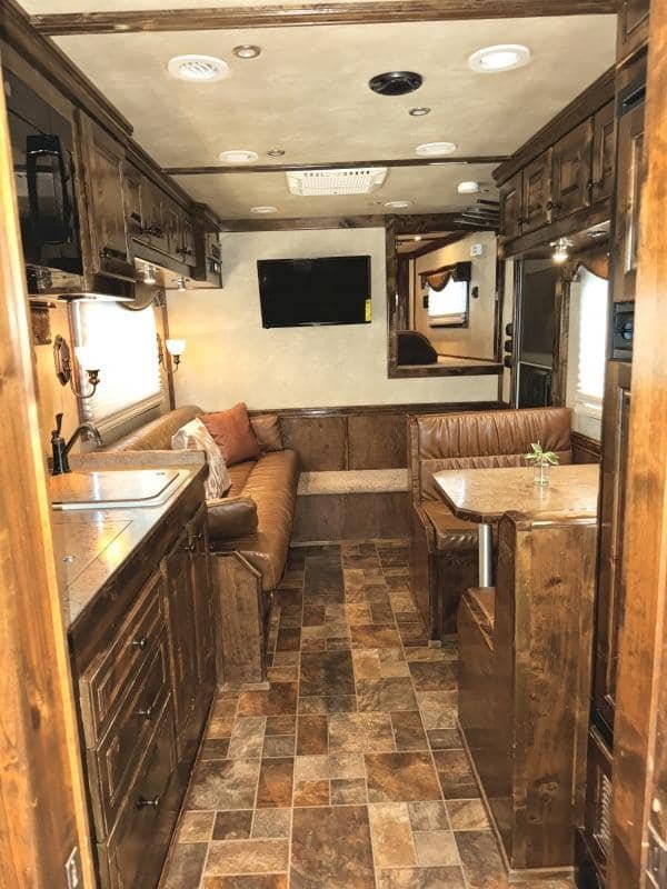 2011 Platinum Coach 4 Horse 15 SW Rear Load Horse Trailer - Image 24
