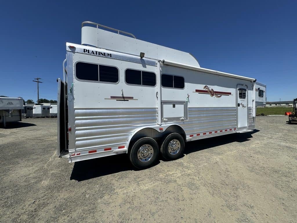 2007 Platinum Coach 8310 LQ 3 Horse - Image 7