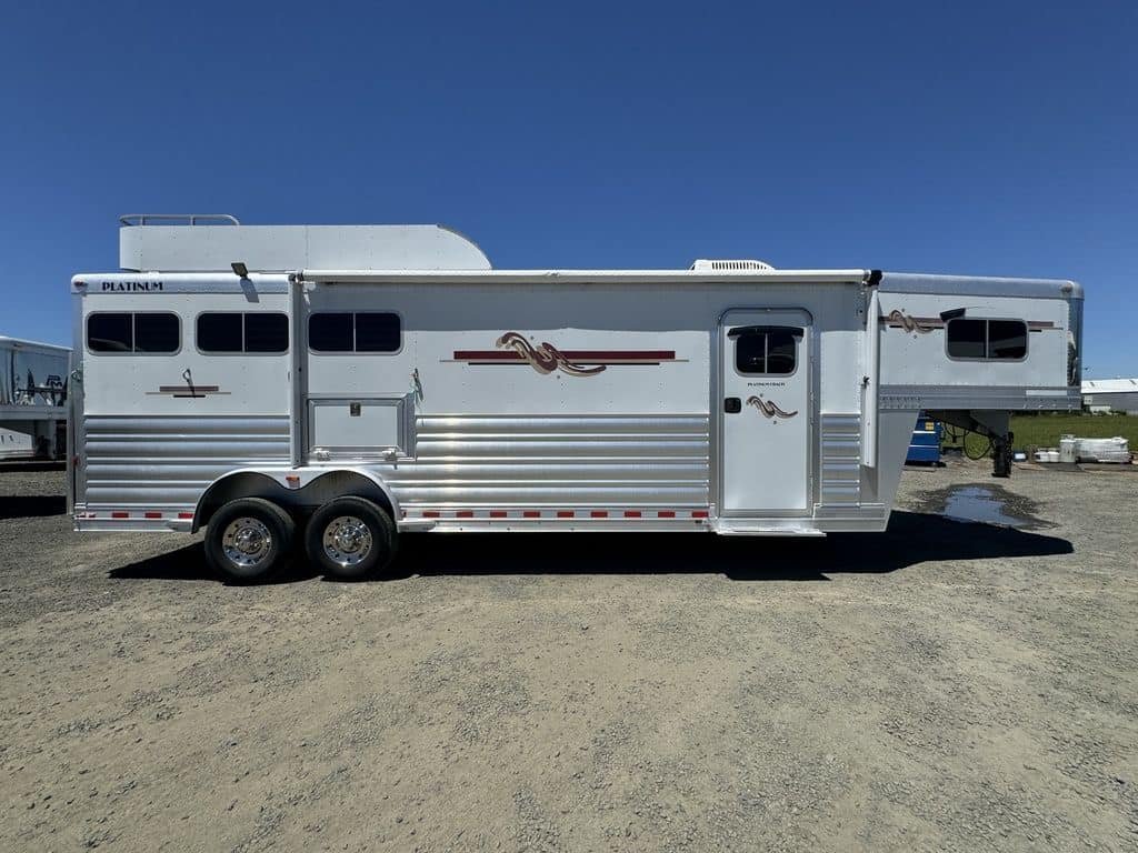 2007 Platinum Coach 8310 LQ 3 Horse - Image 6
