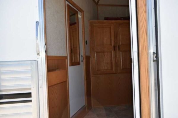 2005 Sundowner Sunlite  6LQ Horse Trailer with 11' Short Wall 725 Grand Sierra 8612GLQ MidTack - Image 44