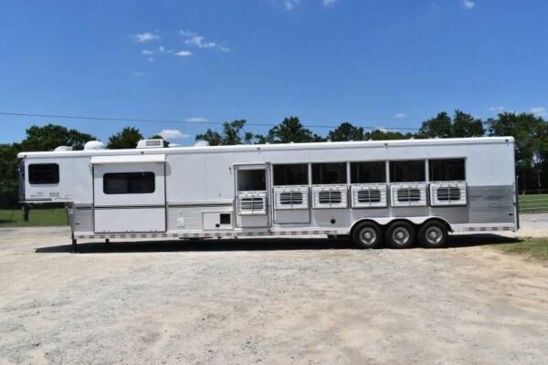 2005 Sundowner Sunlite  6LQ Horse Trailer with 11' Short Wall 725 Grand Sierra 8612GLQ MidTack - Image 3