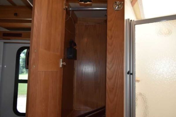 2005 Sundowner Sunlite  6LQ Horse Trailer with 11' Short Wall 725 Grand Sierra 8612GLQ MidTack - Image 25