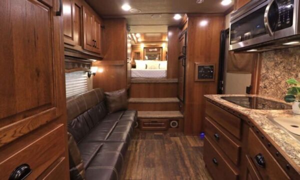 2019 Lakota Bighorn 6 Horse Side Load Trailer - Image 15