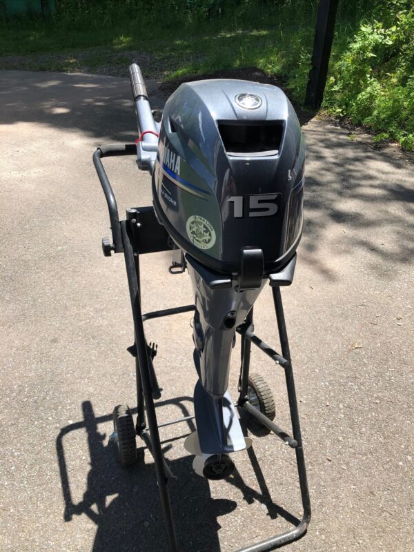2010 Yamaha 15 HP 2 Cylinder 4 Stroke 15" Tiller Outboard Motor